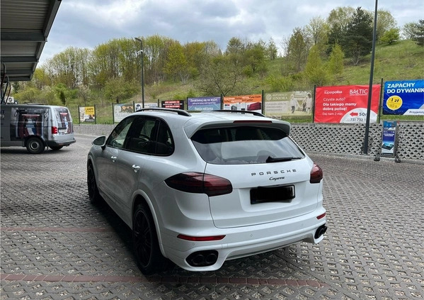 Porsche Cayenne cena 229000 przebieg: 175000, rok produkcji 2017 z Gdańsk małe 781